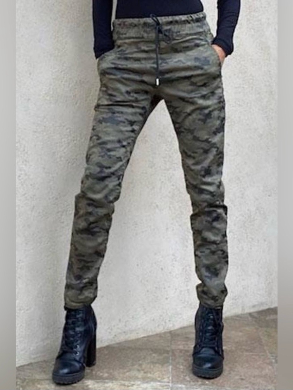 Bevy Flog Camo Print Pull On Elastic Waist Straight Leg Pants Size 26